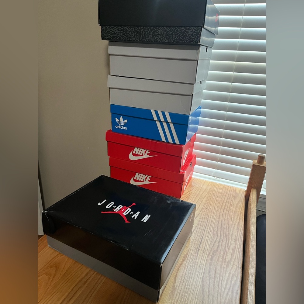 - Air Jordan 11 Retro